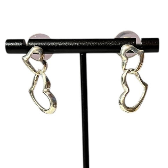 Elegant Silver Heart Earrings - Picture 1 of 11